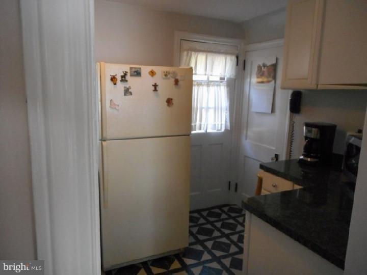 411 Ascot Road Oreland, PA 19075 - Photo 7 of 20 Kitchen