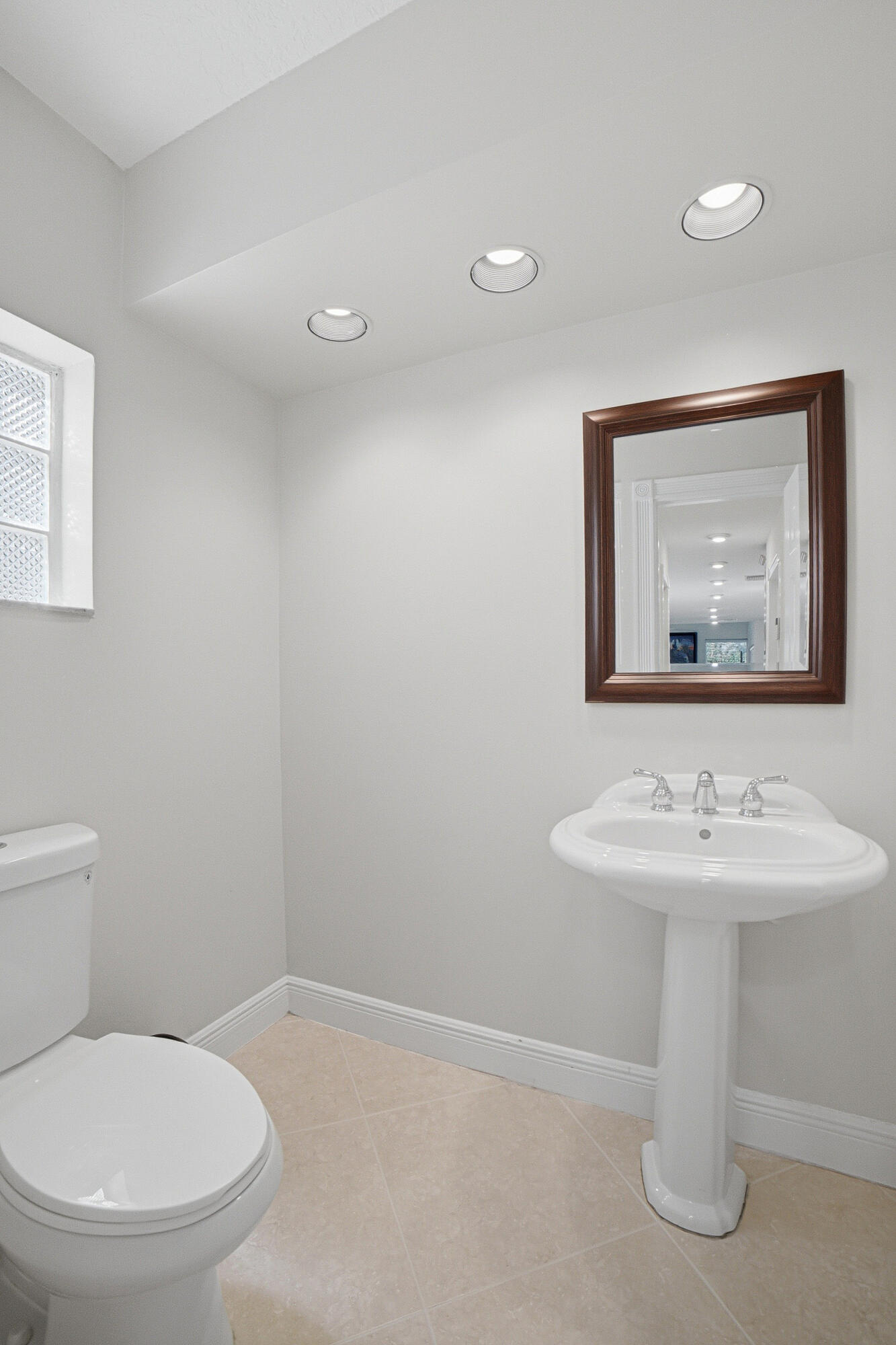 6024 Glendale Drive Boca Raton, FL 33433 - Photo 27 of 36 Guest Bathroom