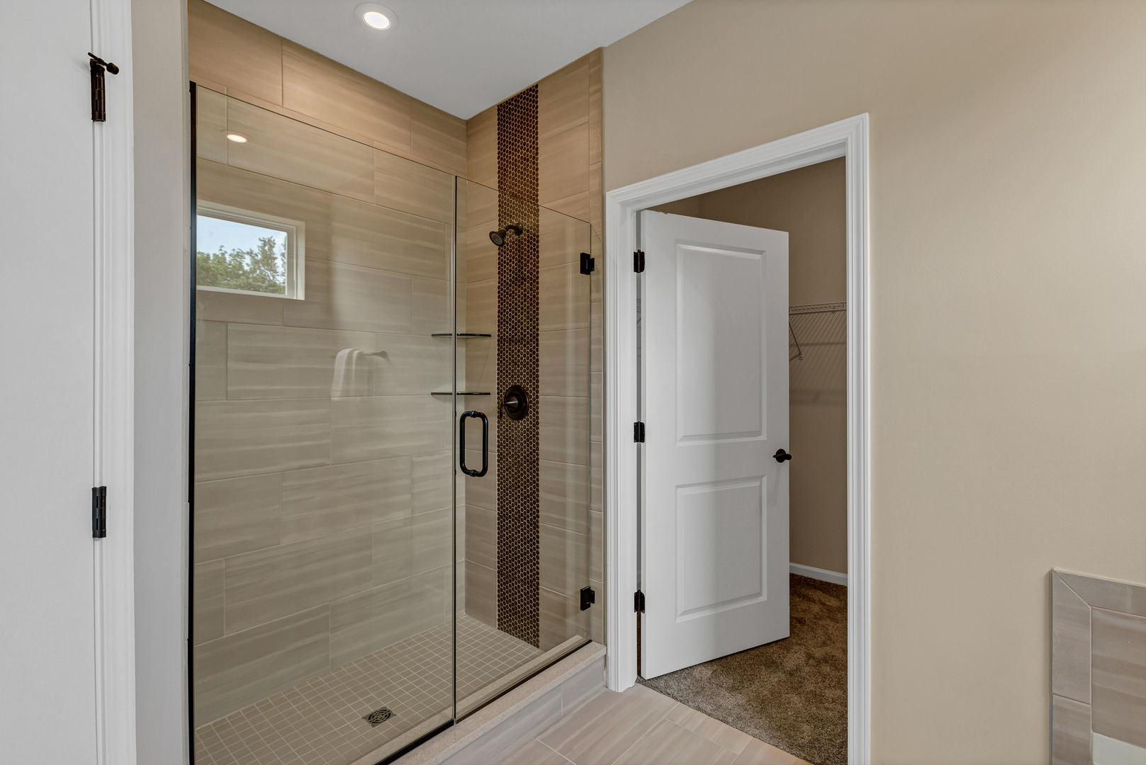 2810 Spring Circle South Lindenhurst, IL 60046 - Photo 15 of 15 a view of a bathroom from a hallway