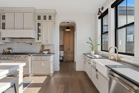 $2,000,000 | 1979 Leaping Deer Circle, Hamel, MN 55340