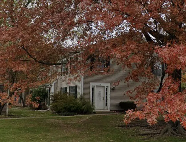 $300,000 | 16 Forest Lane, Cary, IL 60013