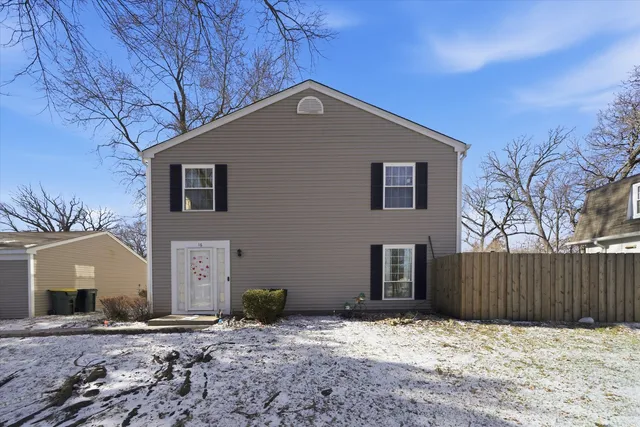 $300,000 | 16 Forest Lane, Cary, IL 60013