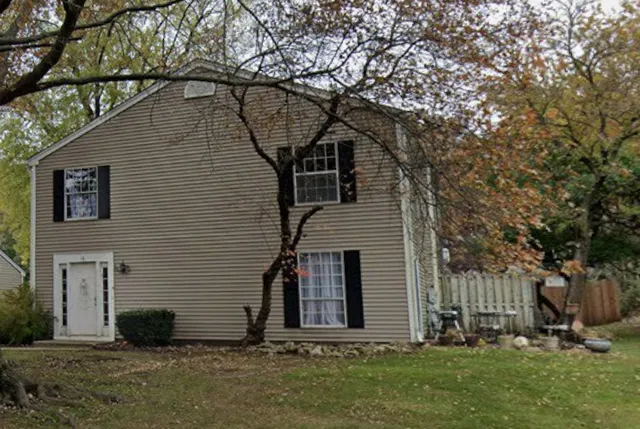 $300,000 | 16 Forest Lane, Cary, IL 60013