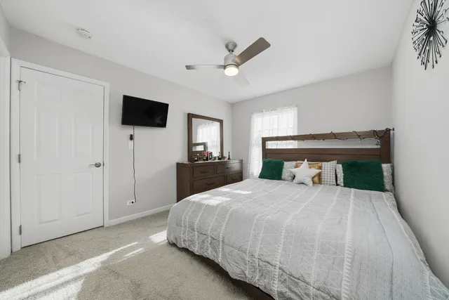 $300,000 | 16 Forest Lane, Cary, IL 60013