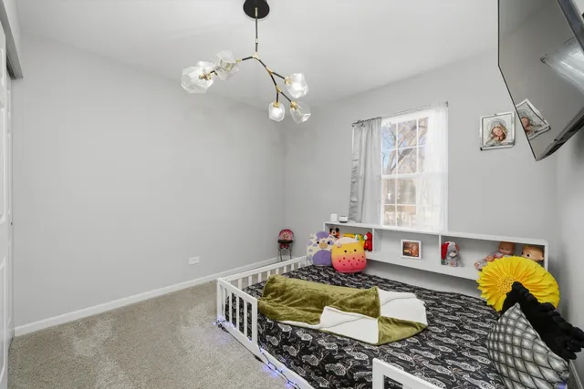 $300,000 | 16 Forest Lane, Cary, IL 60013