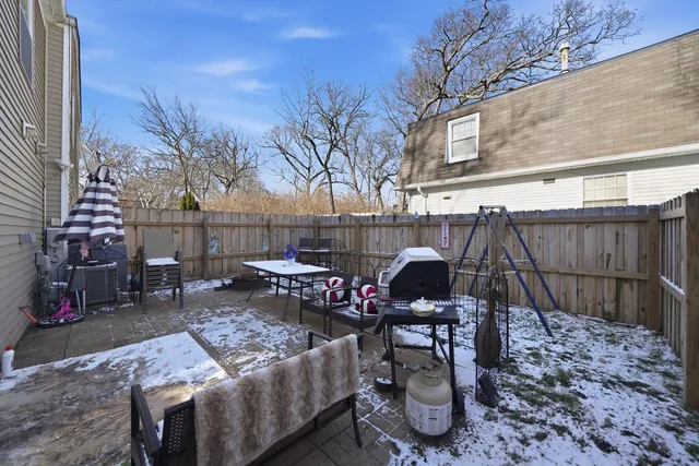 $300,000 | 16 Forest Lane, Cary, IL 60013