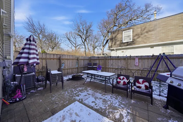 $300,000 | 16 Forest Lane, Cary, IL 60013