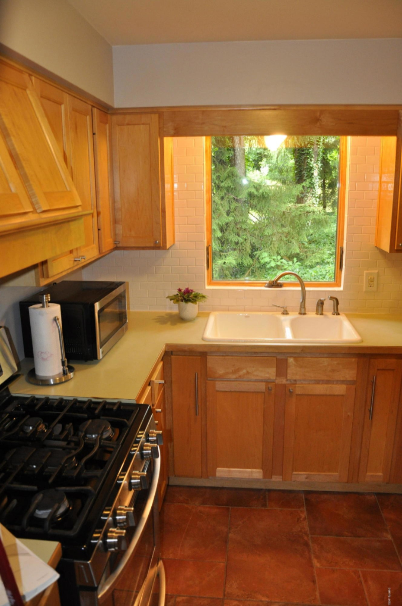 978 Vineland Road St. Joseph, MI 49085 - Photo 11 of 24 Kitchen Elevated