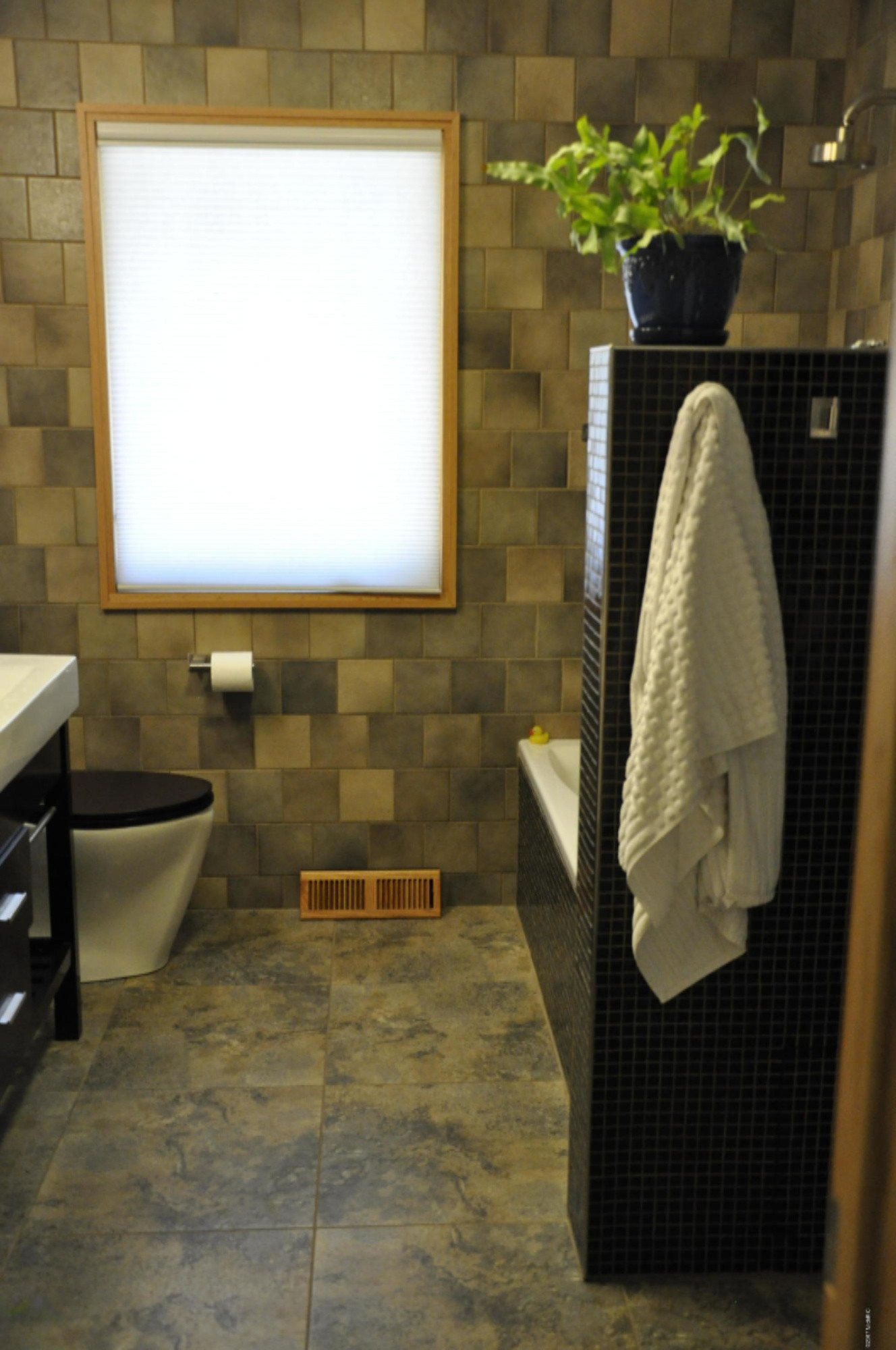 978 Vineland Road St. Joseph, MI 49085 - Photo 15 of 24 Upper Bath