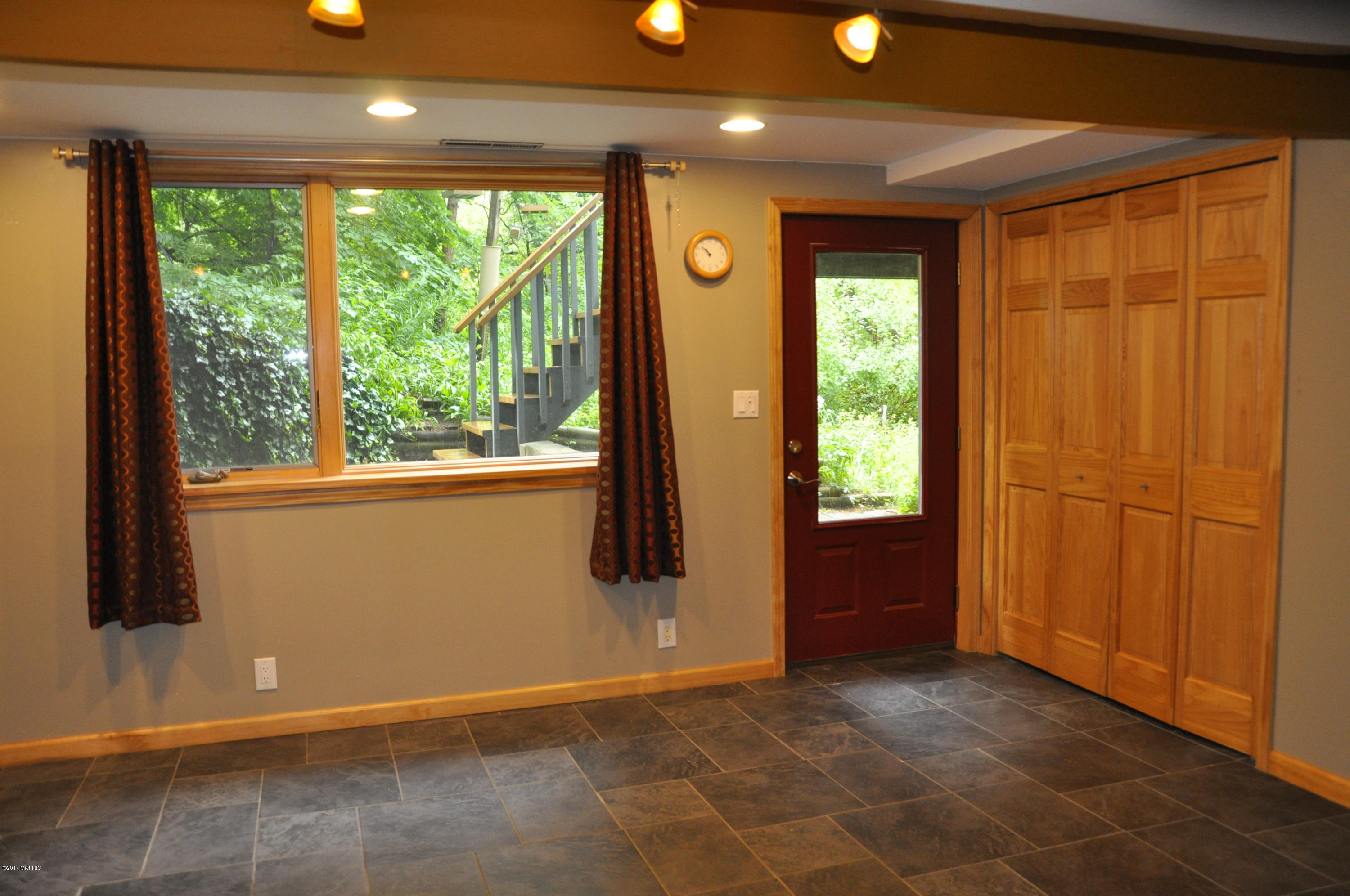 978 Vineland Road St. Joseph, MI 49085 - Photo 22 of 24 lower Level Window