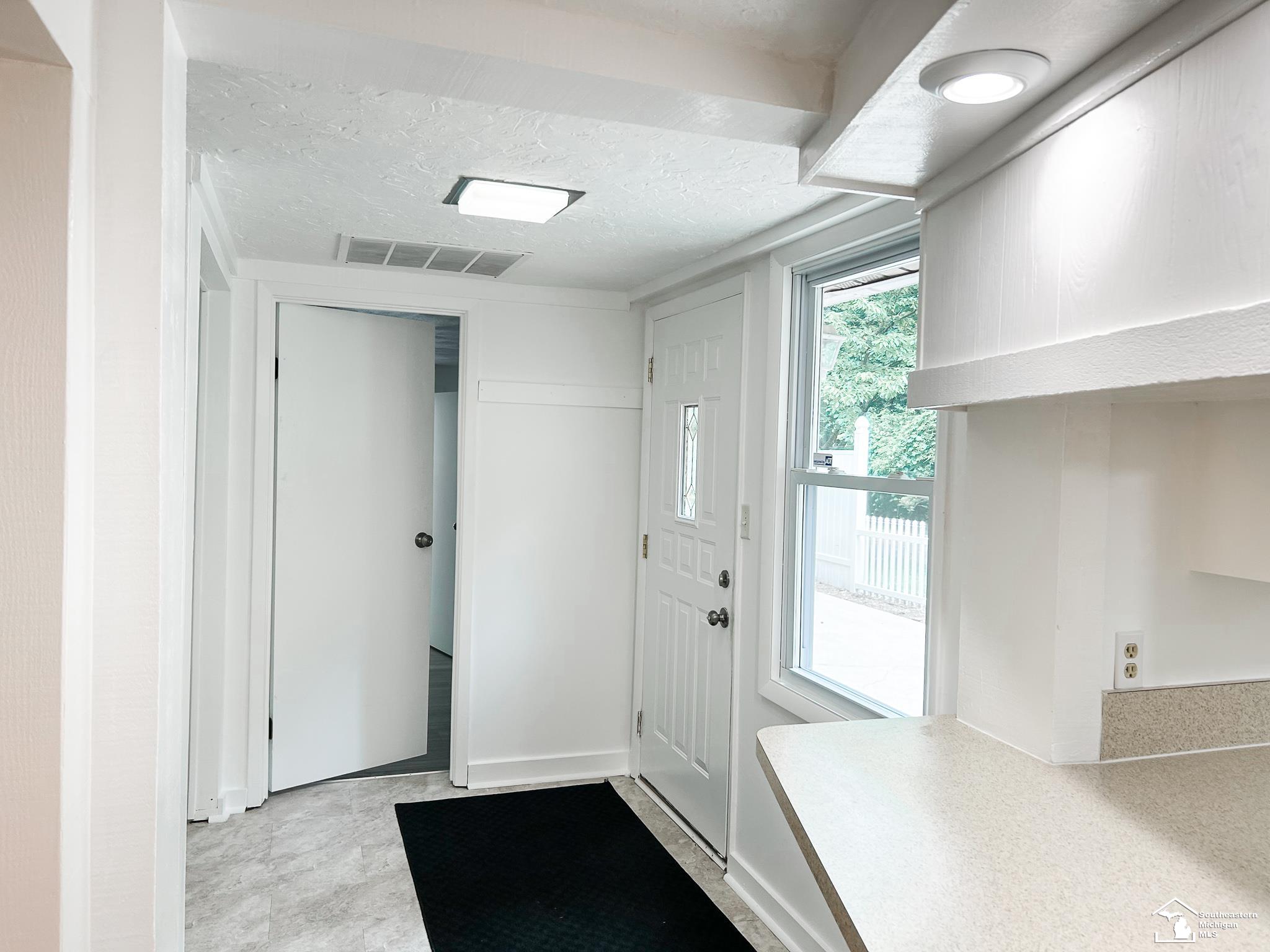 2980 West Sterns Road Lambertville, MI 48144 - Photo 11 of 79 50113784-10.JPG