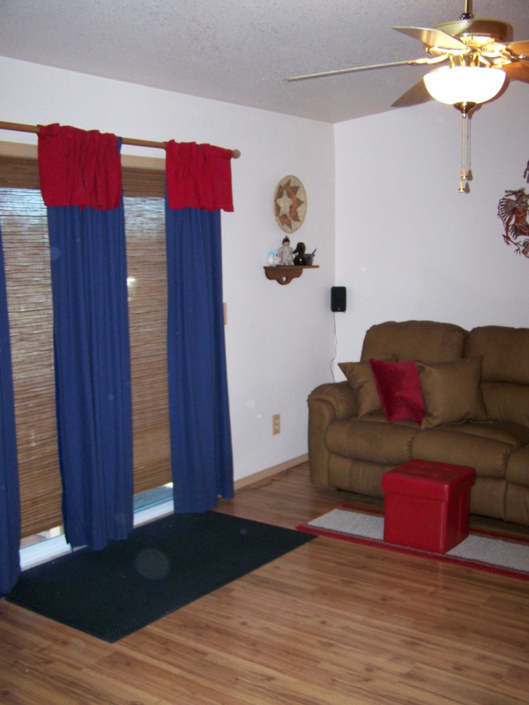 9287 Stillwater Road Redding, CA 96002 - Photo 3 of 12 family room