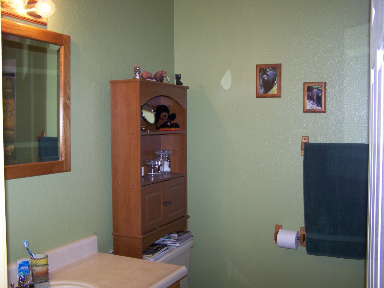 9287 Stillwater Road Redding, CA 96002 - Photo 8 of 12 hall bath