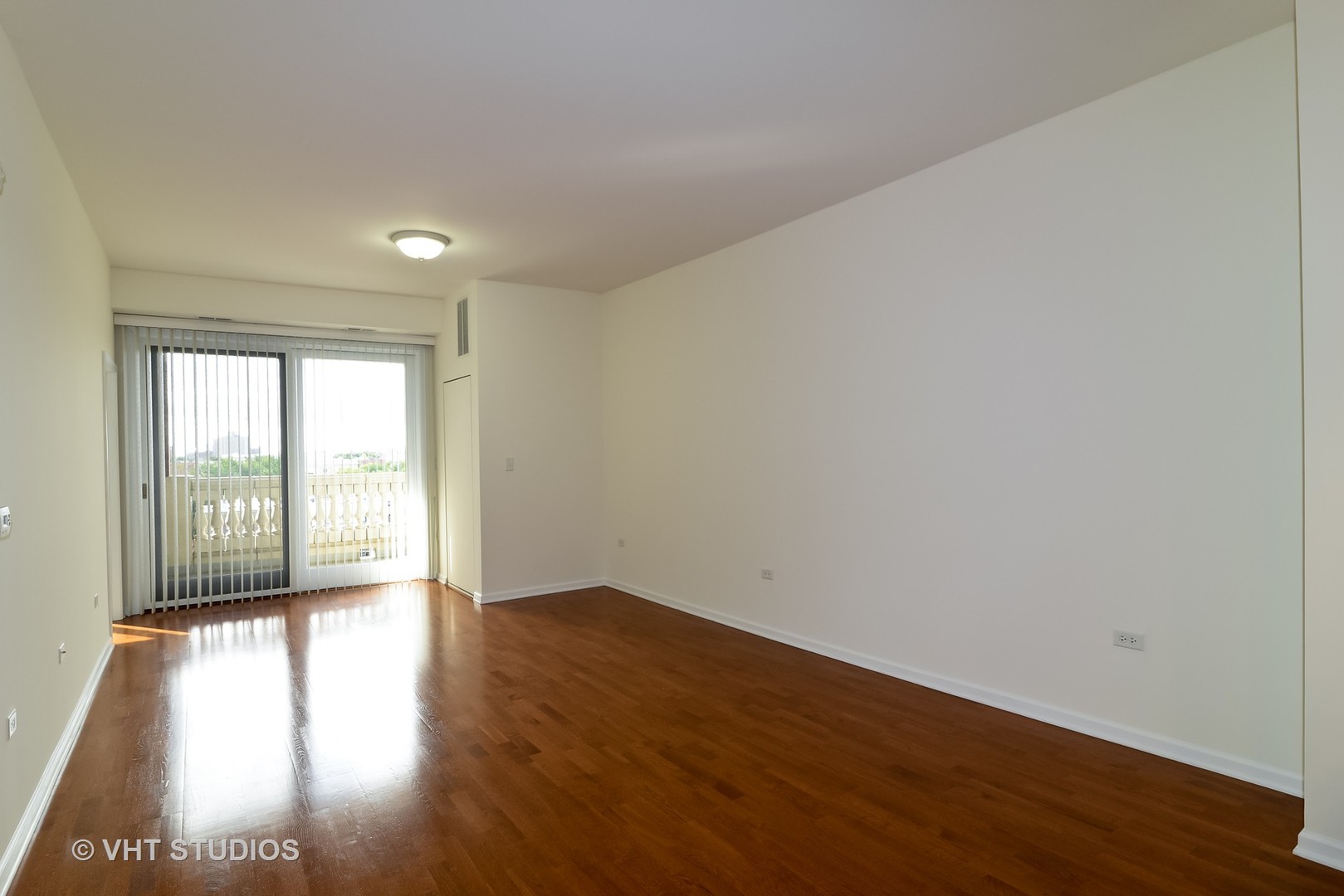 828 West Grace Street, Unit 702 Chicago, IL 60613 - Photo 3 of 13
