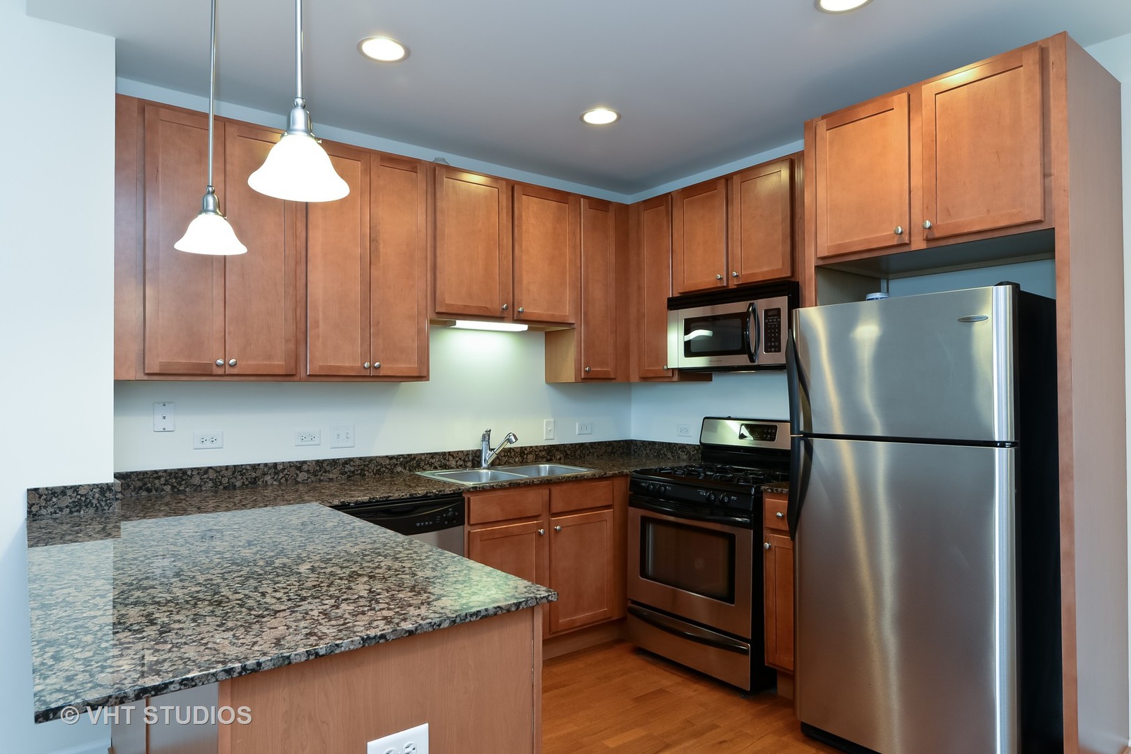 828 West Grace Street, Unit 702 Chicago, IL 60613 - Photo 4 of 13