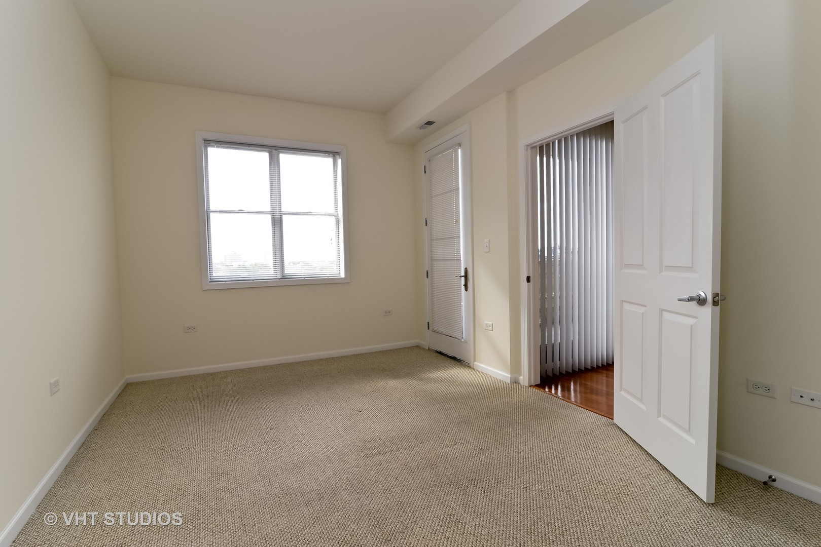 828 West Grace Street, Unit 702 Chicago, IL 60613 - Photo 6 of 13