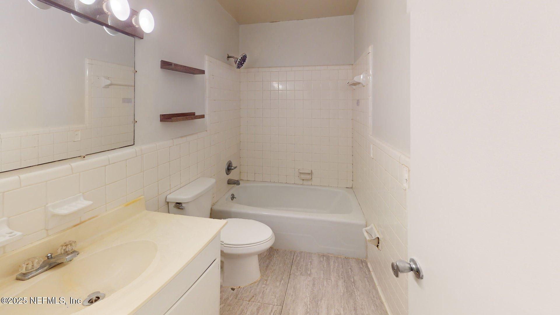 1540 El Prado Road, Unit 4 Jacksonville, FL 32216 - Photo 14 of 24 Guest Bathroom