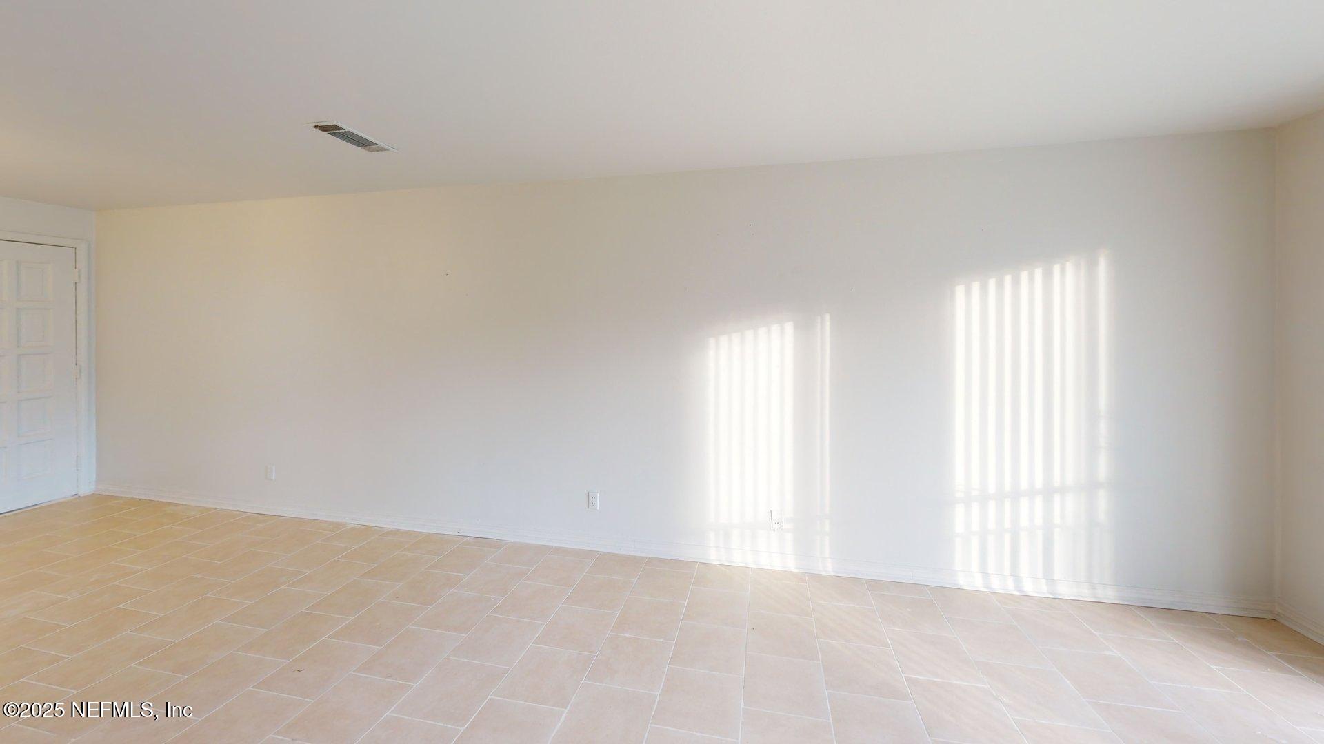 1540 El Prado Road, Unit 4 Jacksonville, FL 32216 - Photo 7 of 24 Living Room