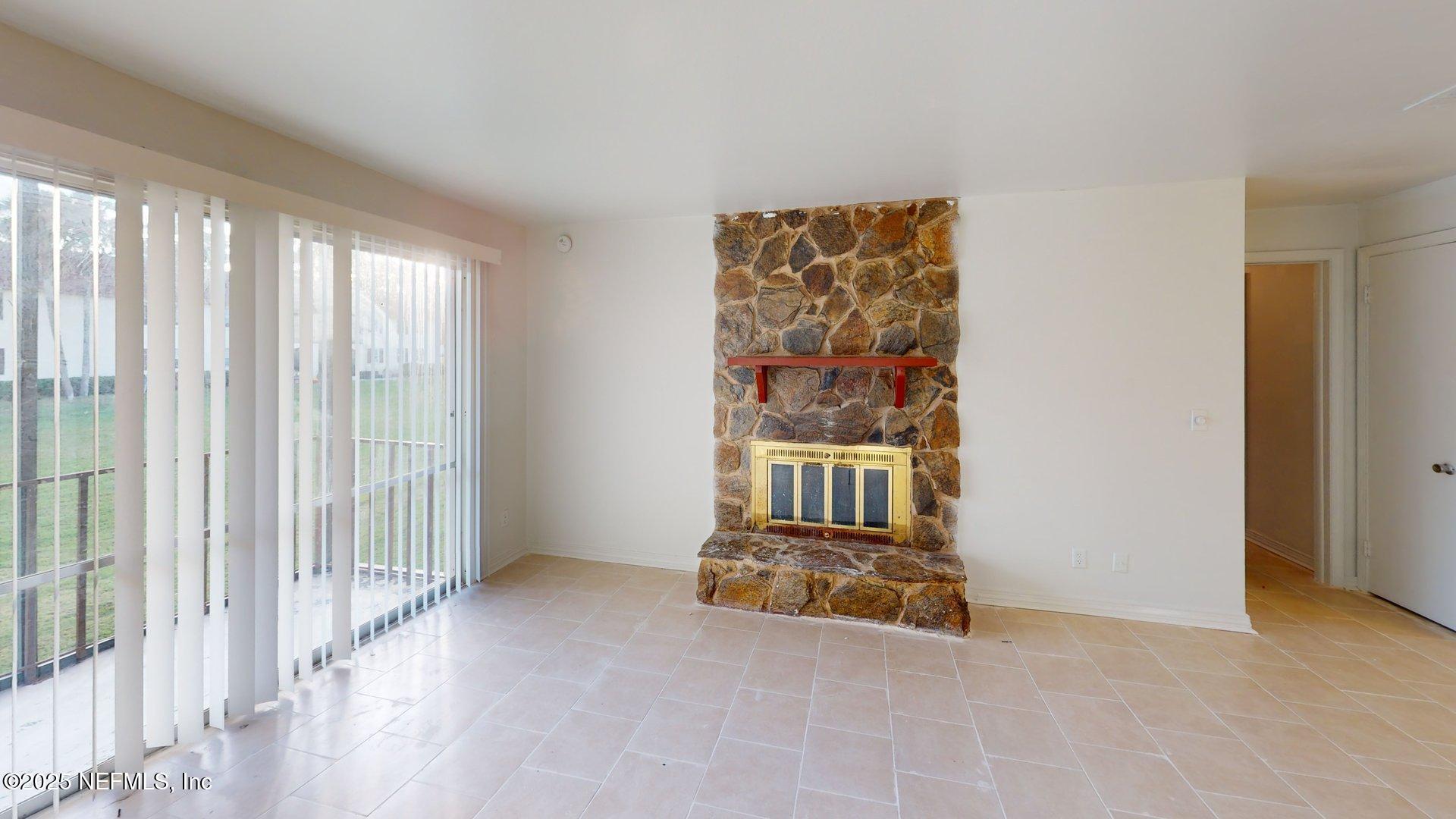 1540 El Prado Road, Unit 4 Jacksonville, FL 32216 - Photo 8 of 24 Living Room