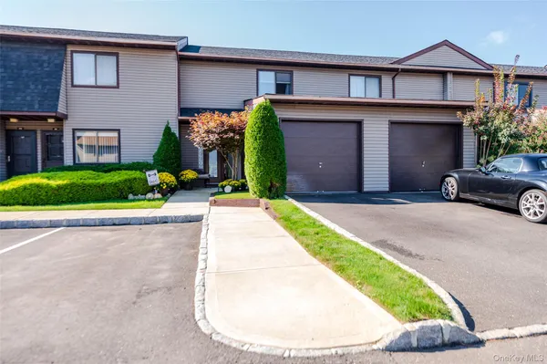 $4,000 | 100 Daly Boulevard, Unit 709, Oceanside, NY 11572