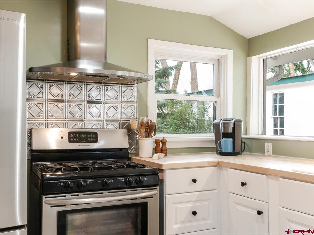 15318 6100th Road Montrose, CO 81403 - Photo 17 of 35 a kitchen with granite countertop a stove and a sink