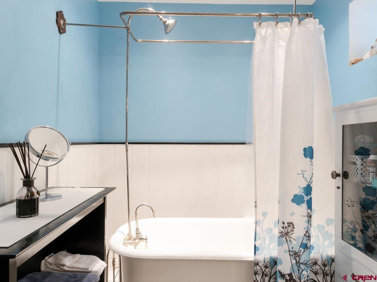 15318 6100th Road Montrose, CO 81403 - Photo 22 of 35 a bathroom with a sink and a bathtub