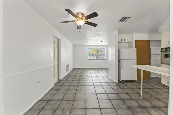 a view of a garage room