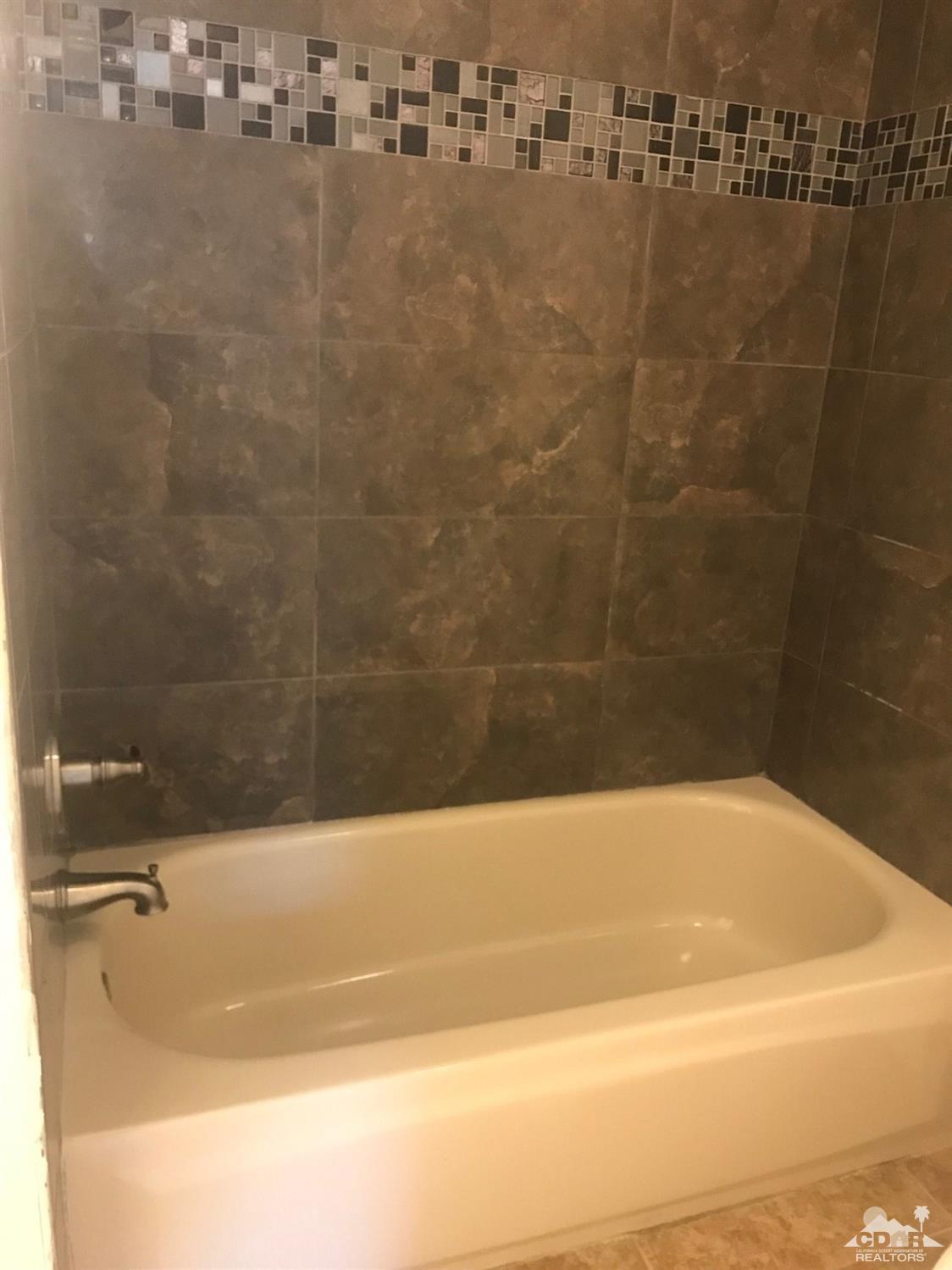 68535 Risueno Road Cathedral City, CA 92234 - Photo 13 of 15 a bathroom with a bathtub