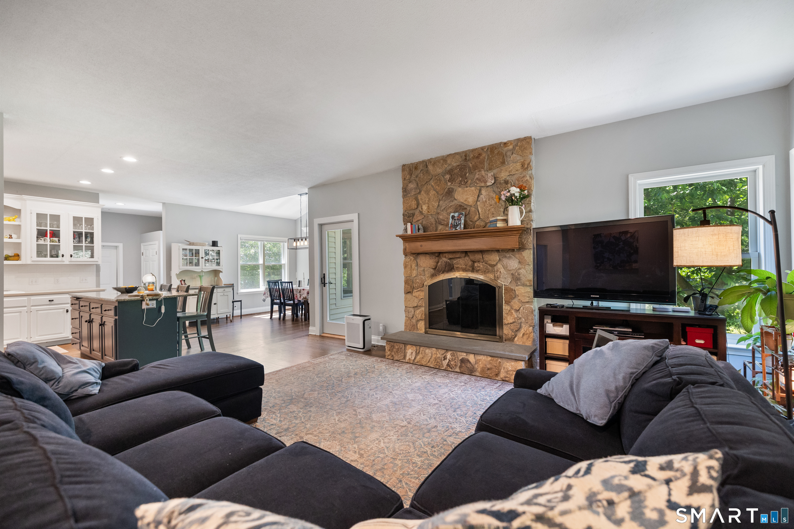 216 Great Pond Road Simsbury, CT 06070 - Photo 7 of 39