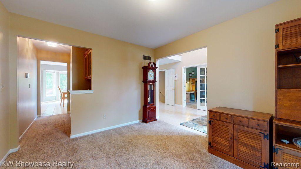 917 Rambling Drive Rochester Hills, MI 48307 - Photo 12 of 47