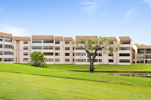 $160,000 | 10207 Sunrise Lakes Boulevard, Unit 203, Sunrise, FL 33322