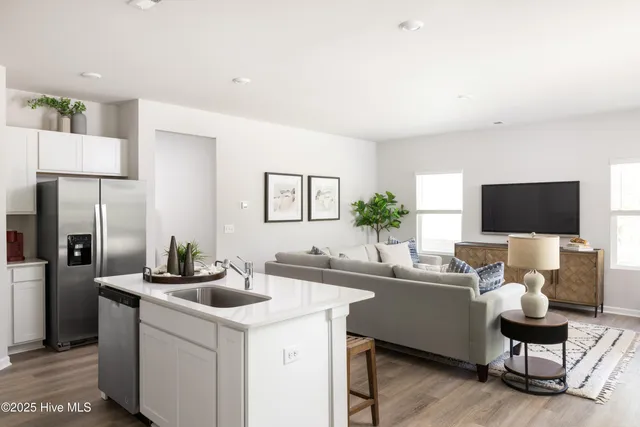 $316,625 | 613 South Squires Run Lane, Richlands, NC 28574