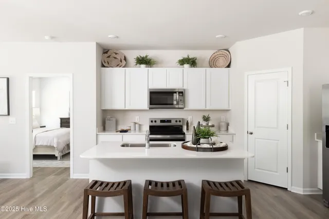 $316,625 | 613 South Squires Run Lane, Richlands, NC 28574