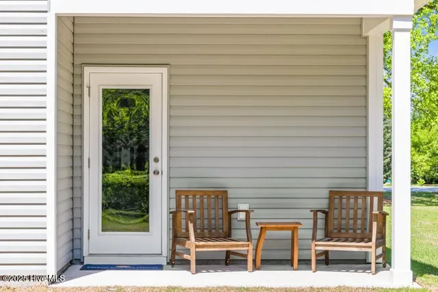 $316,625 | 613 South Squires Run Lane, Richlands, NC 28574