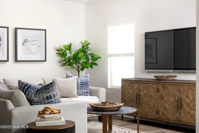 $316,625 | 613 South Squires Run Lane, Richlands, NC 28574