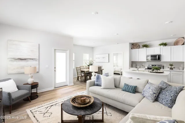 $316,625 | 613 South Squires Run Lane, Richlands, NC 28574