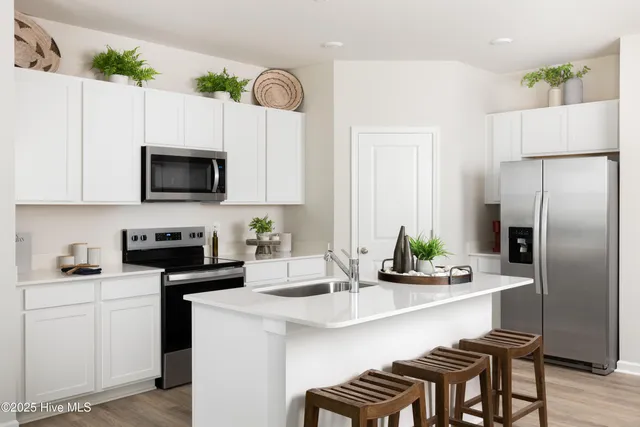 $316,625 | 613 South Squires Run Lane, Richlands, NC 28574