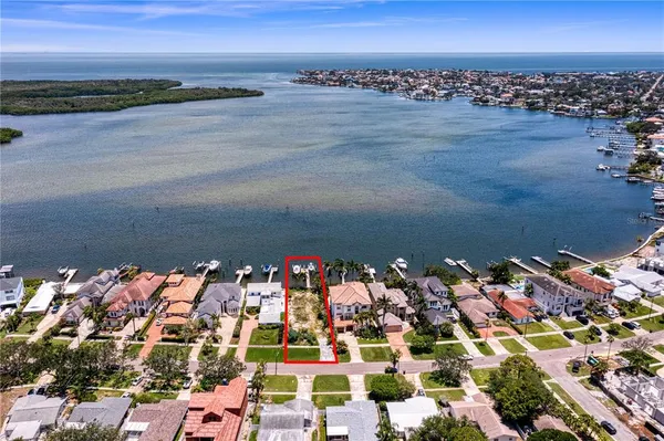 $1,399,000 | 6527 Bayou Grande Boulevard Northeast, St. Petersburg, FL 33702