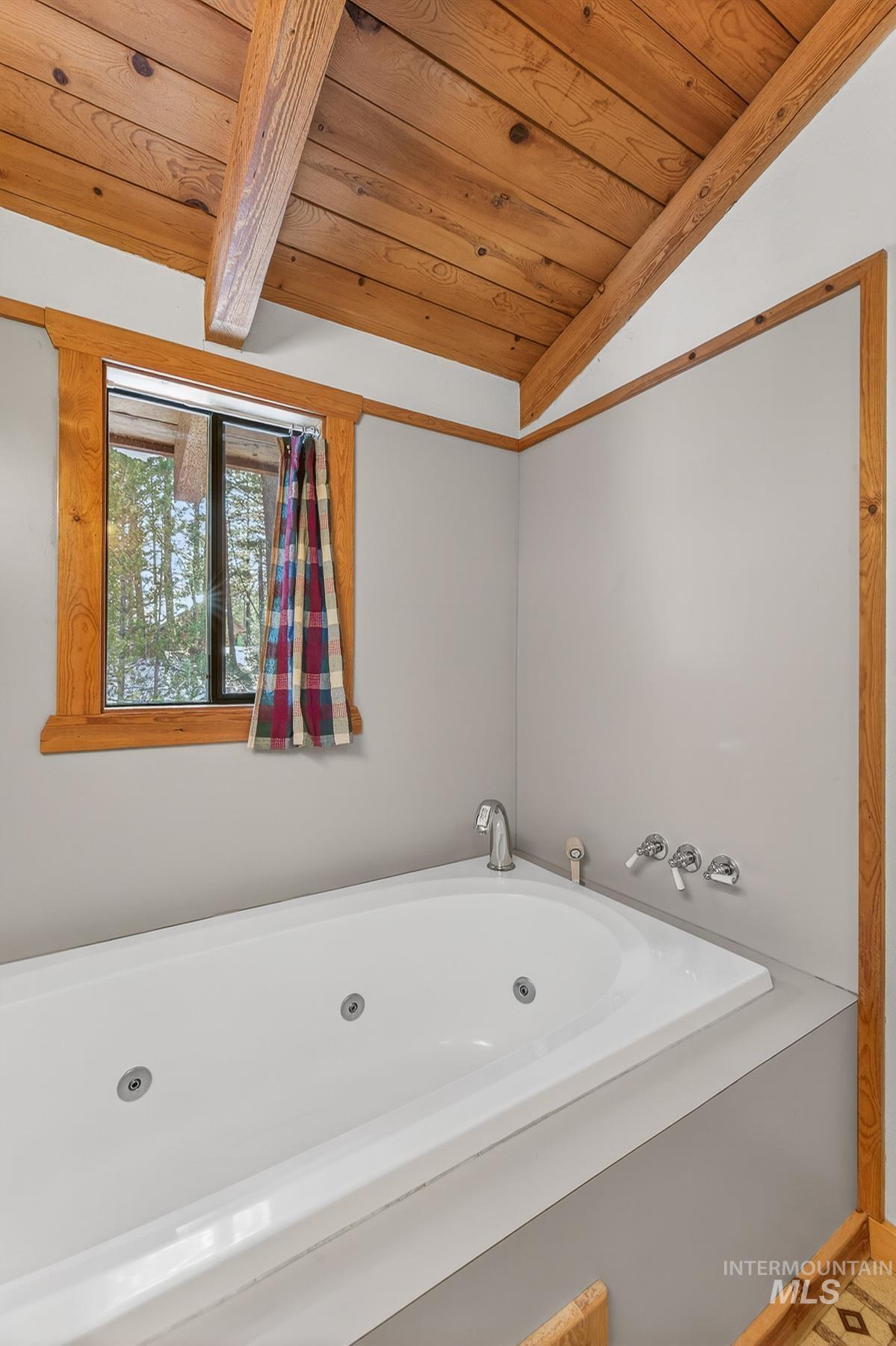 441 Allen Avenue McCall, ID 83638 - Photo 41 of 46 Full bathroom featuring a vaulted wooden ceiling and a jetted tub