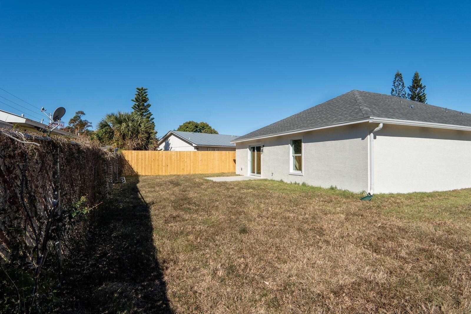 5232 Southeast 55th Terrace Stuart, FL 34997 - Photo 27 of 29 5232 55th terr. backyard