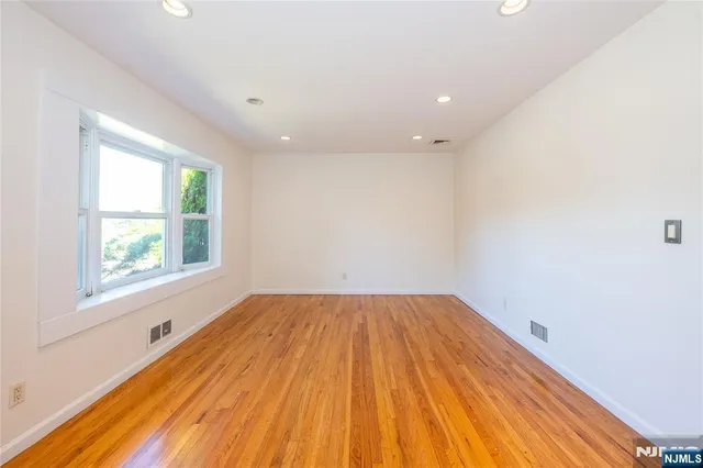 $774,700 | 43 Graydon Terrace, Clifton, NJ 07013