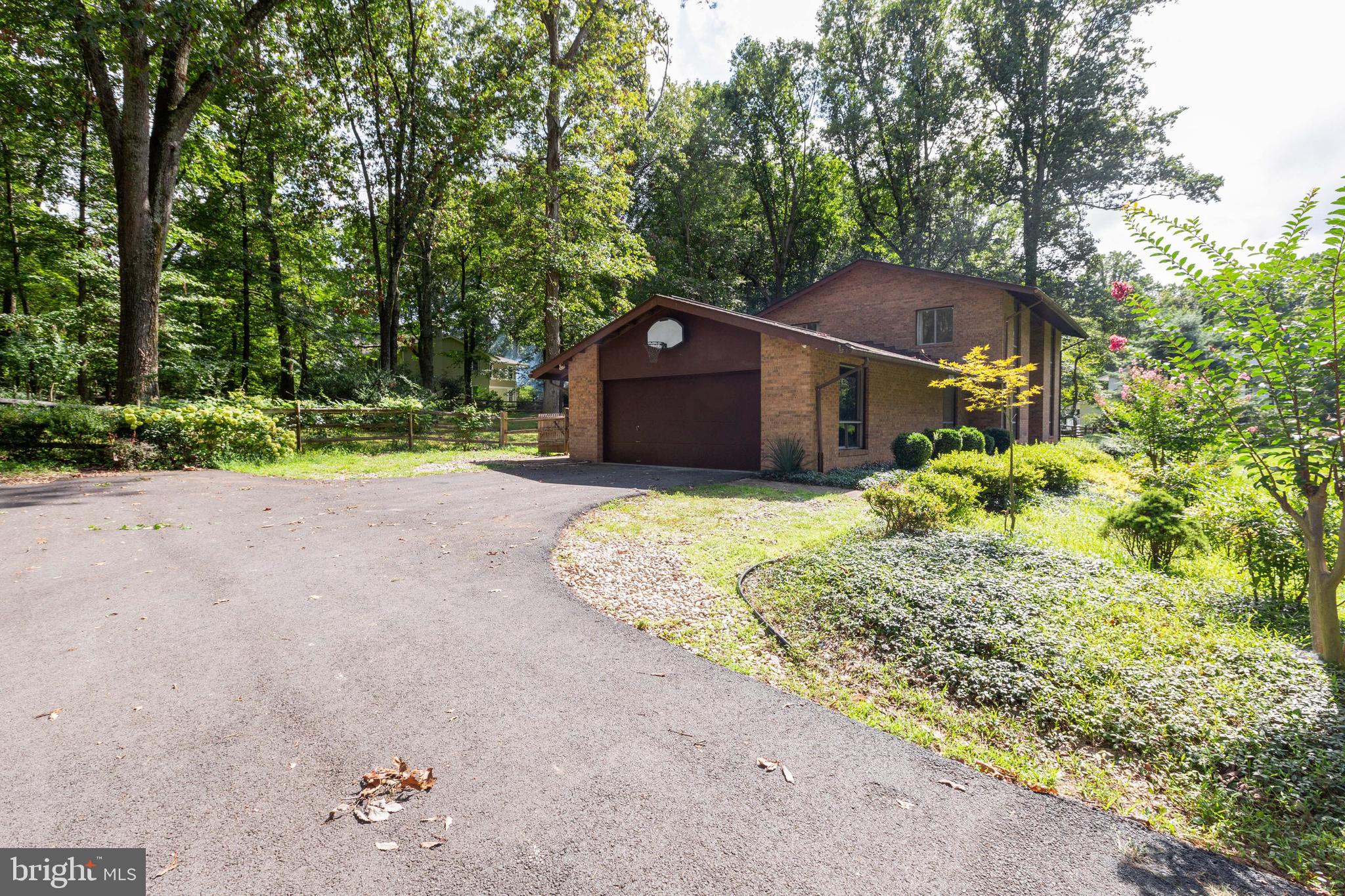 11705 Vale Road Oakton, VA 22124 - Photo 2 of 41