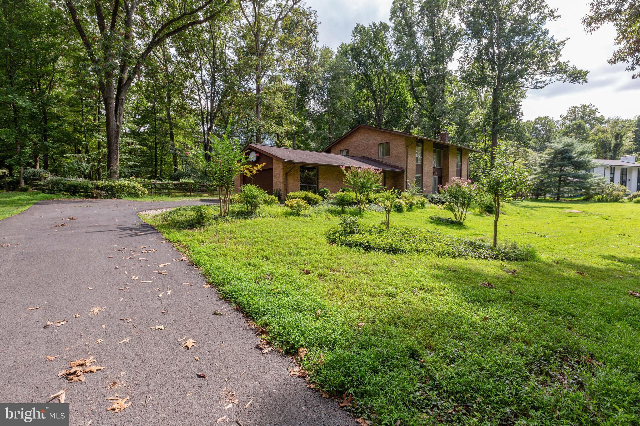 11705 Vale Road Oakton, VA 22124 - Photo 3 of 41