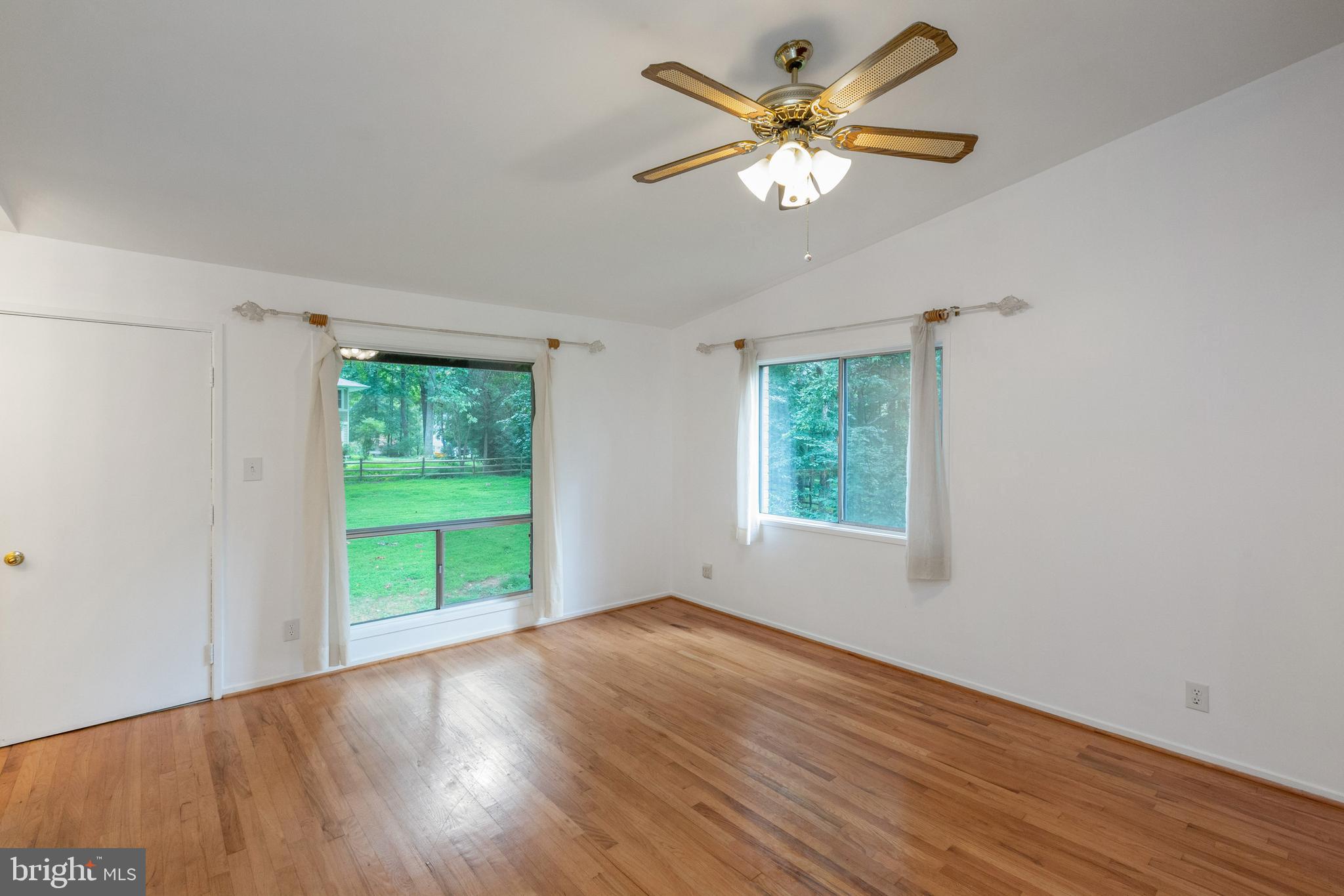 11705 Vale Road Oakton, VA 22124 - Photo 26 of 41