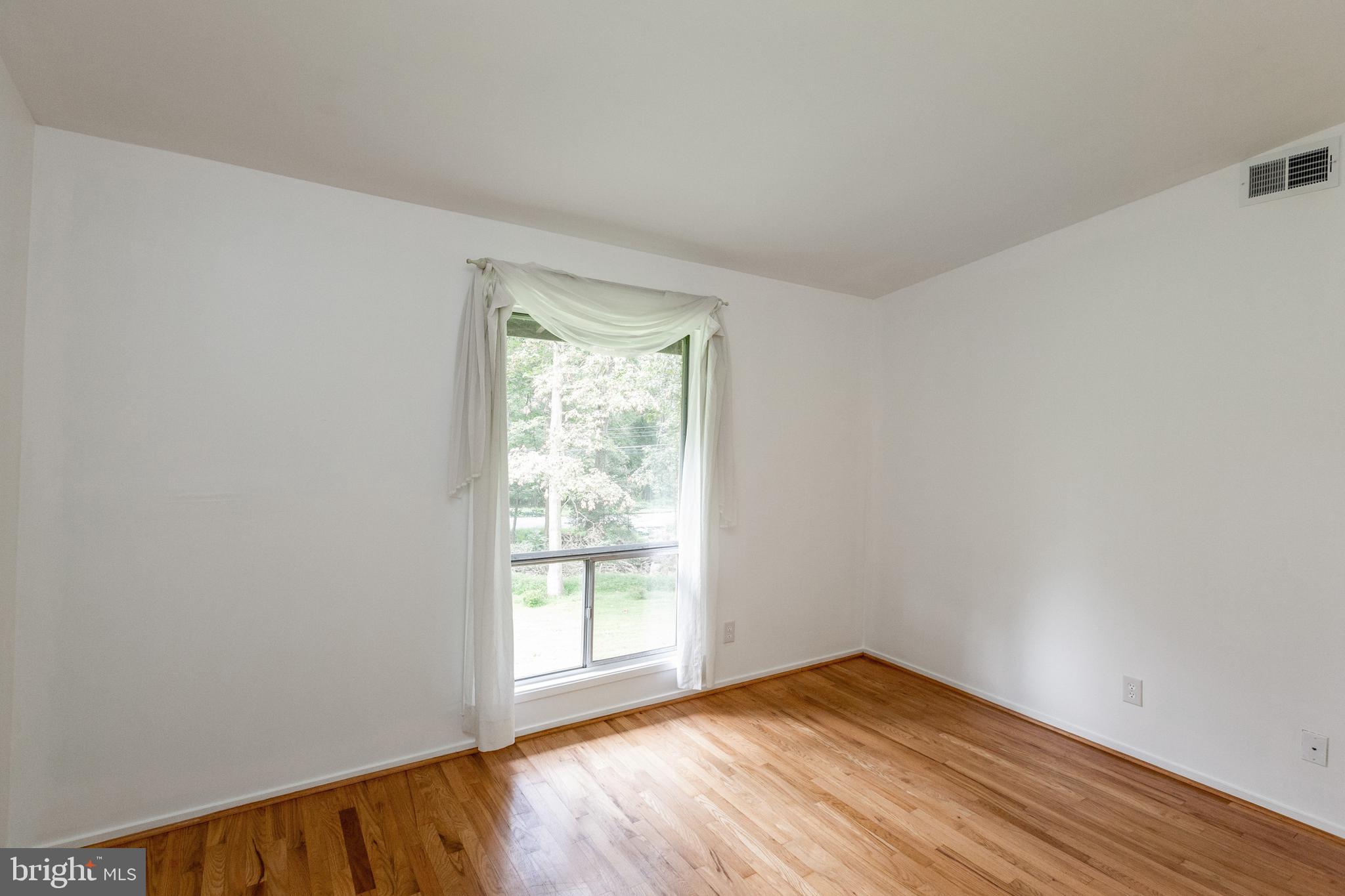 11705 Vale Road Oakton, VA 22124 - Photo 27 of 41