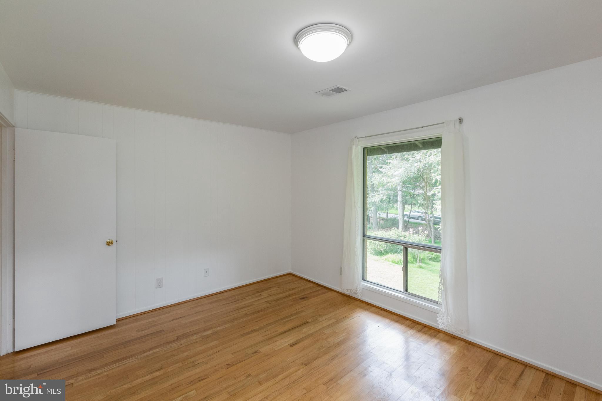 11705 Vale Road Oakton, VA 22124 - Photo 36 of 41