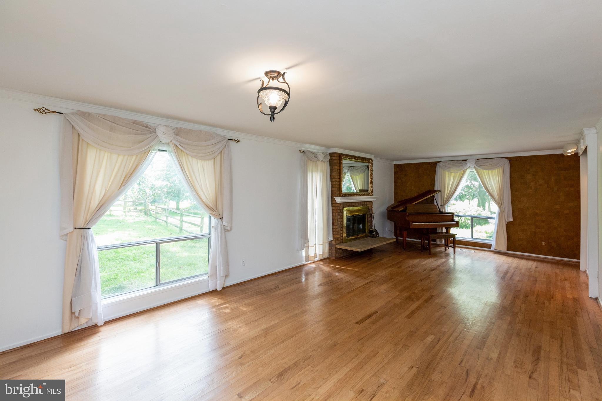 11705 Vale Road Oakton, VA 22124 - Photo 5 of 41