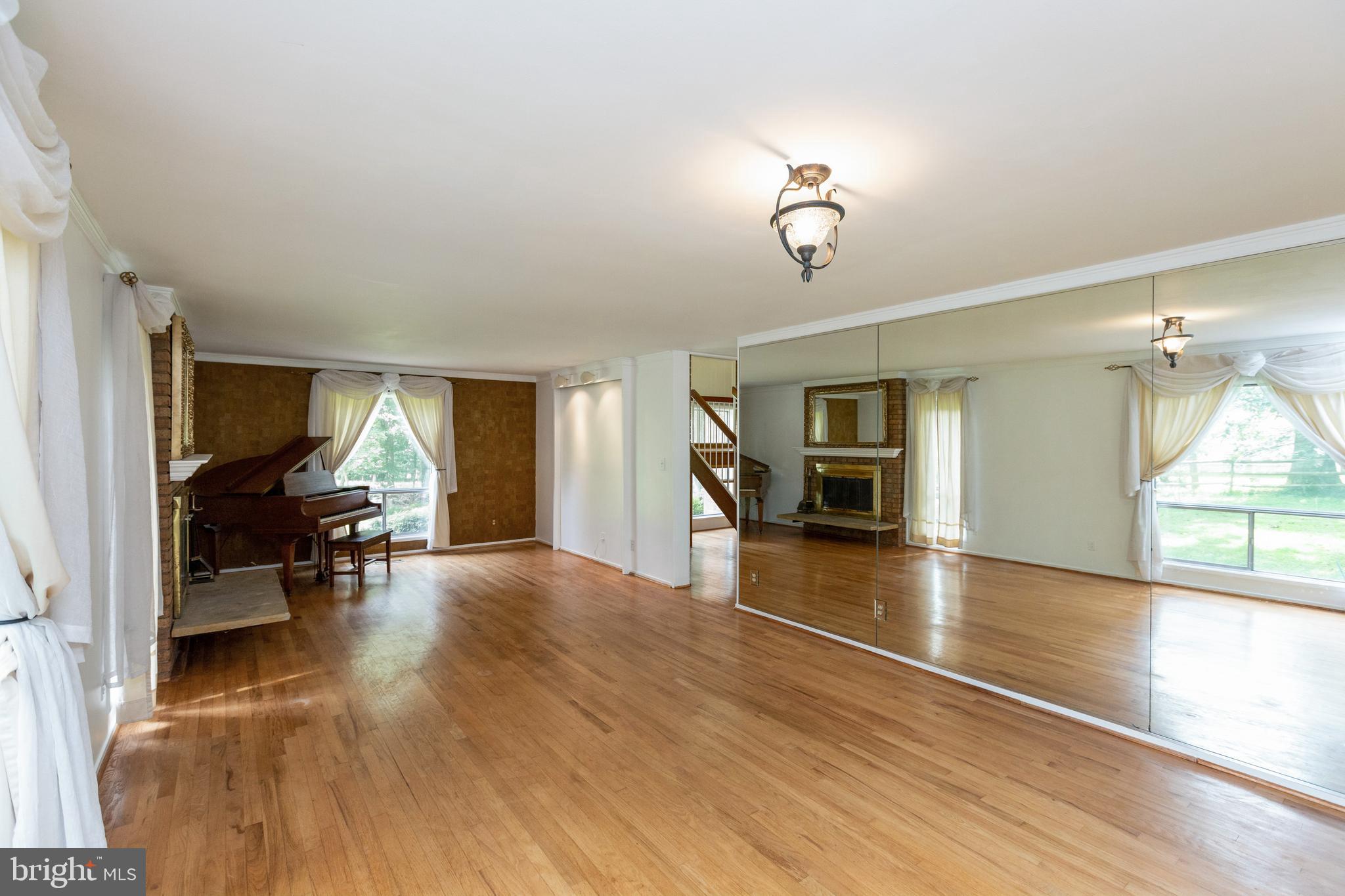 11705 Vale Road Oakton, VA 22124 - Photo 7 of 41