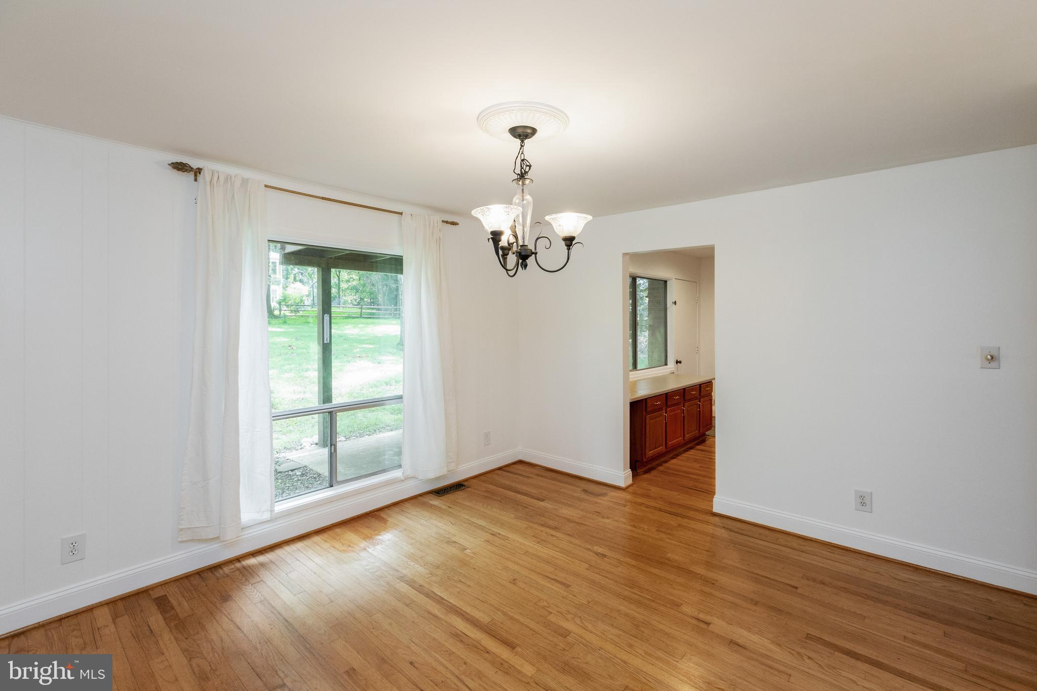 11705 Vale Road Oakton, VA 22124 - Photo 9 of 41