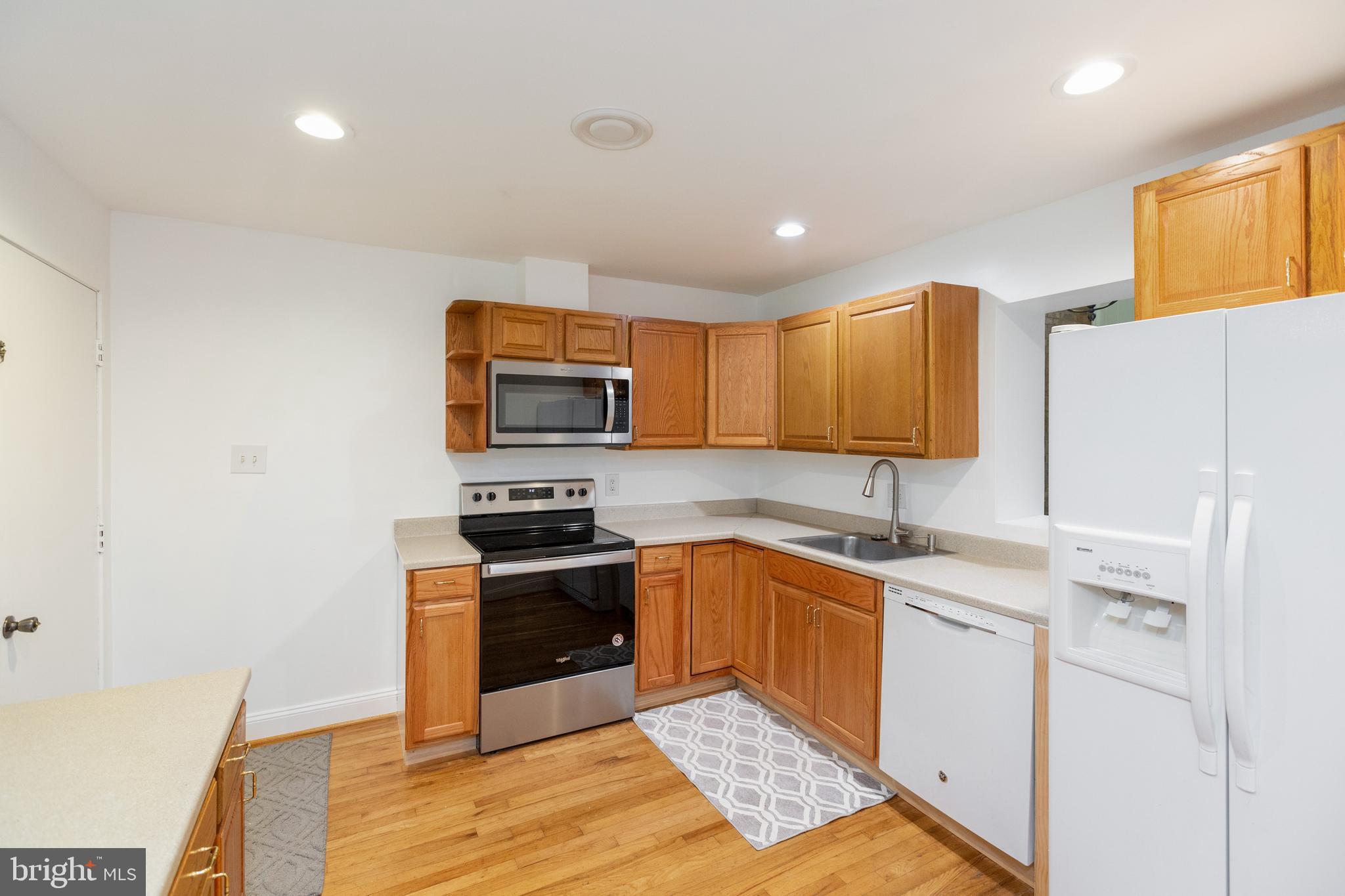 11705 Vale Road Oakton, VA 22124 - Photo 10 of 41